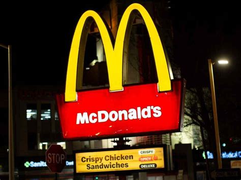2023 Ein britischer McDonalds hat unter 18 Jährigen verboten dort
