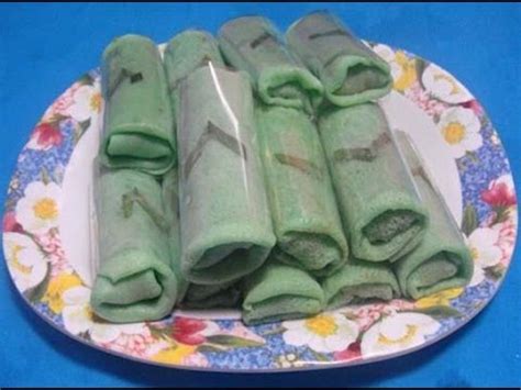 Begitu banyak kue tradisional di nusantara,dan sebenarnya tanpa resep kue tradisional kita sudah dapat mengetahui cara membuatnya. Cara Membuat Kue Dadar Gulung Isi Unti - YouTube