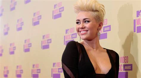 Miley Cyrus Creates Necklace With Wisdom Tooth