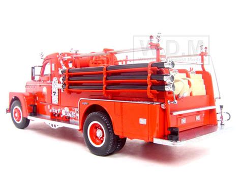 1958 Seagrave 750 Fire Engine Truck Red 124 Diecast Model Road