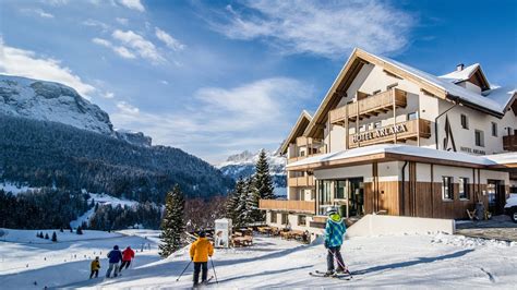 Arredato in stile moderno e con tutto l'occorrente, spazioso, perfetto per la famiglia. Hotel sulle piste a Corvara | Arlara ***S
