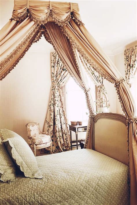 20 Wonderfully Romantic Canopy Beds This Is Glamorous