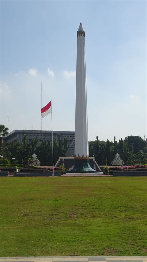 Nurutella Tugu Pahlawan Monument And 10 November Museum