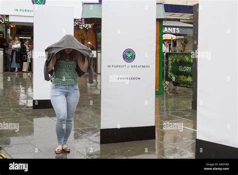 Wimbledon Londonuk 28th June 2016 Spectators At Wimbledon As The