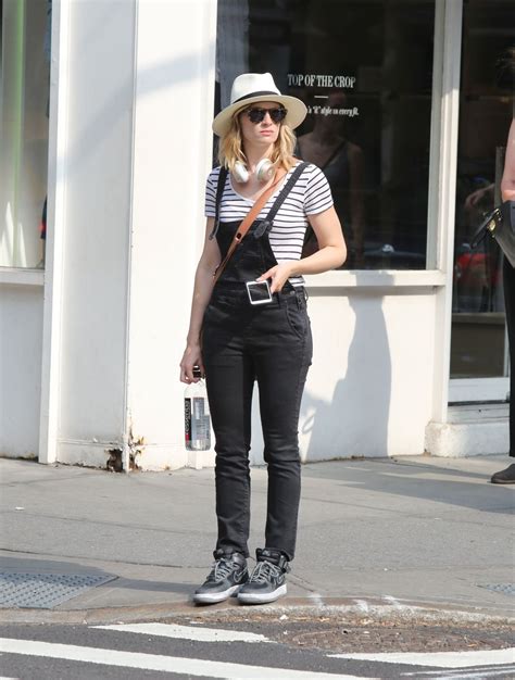 Beth Behrs Out Shopping In New York 06032016 Hawtcelebs