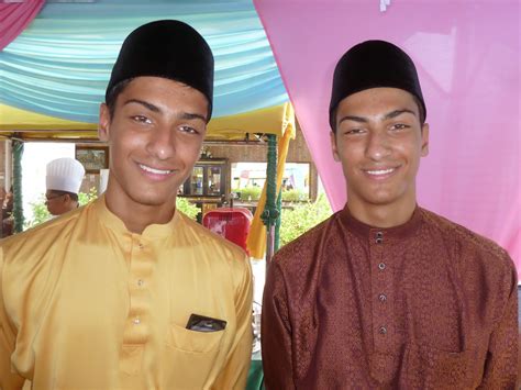 Sultan ul arifin sultan bahu, champay dhee bootee (the jasmine plant), malik ghulam nabi and sons, lahore, n.d. Kee Hua Chee Live!: TAN SRI DATUK SERI PANGLIMA ABDUL ...