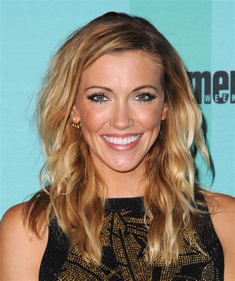 Katie Cassidy Long Wavy Casual Hairstyle Dark Golden Blonde Hair Color With Light Blonde