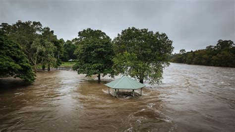 Hochwasser In Australien Touristen Mit Hubschrauber Gerettet Der Spiegel