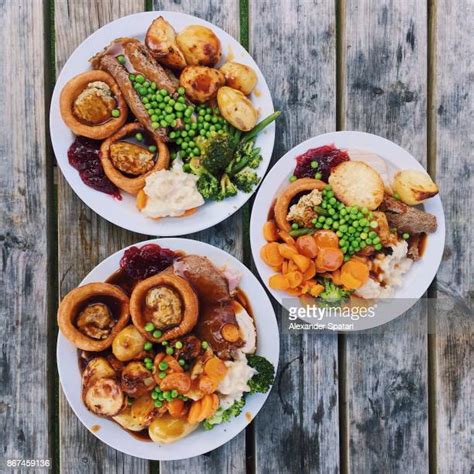 Roast Beef And Yorkshire Pudding Photos And Premium High Res Pictures