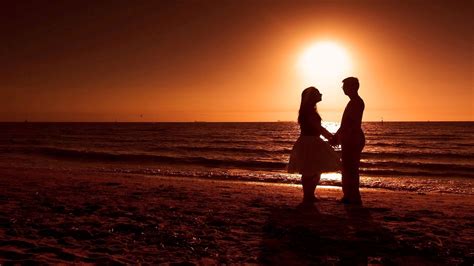 Romantic Couple On Beach During Sunset Hd Wallpapers