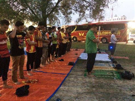 Beberapa tempat menarik di pulau pinang termasuklah pantai tanjung bungah yang berpasir, pemandangan dari puncak bukit pulau pinang dan ular berbisa di kuil ular. Penyokong Selangor, Pulau Pinang bersatu di tikar solat ...