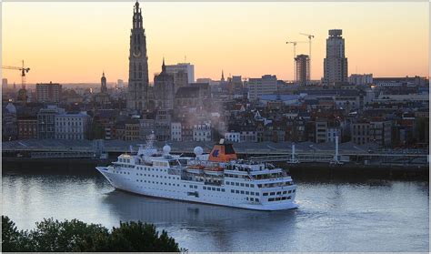 Cruise Ship Ms Hanseatic Hapag Lloyd Cruises Turning Flickr