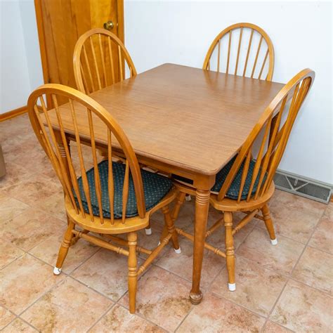 Country Harvest Dining Table And Four Chairs Harritt Group Inc