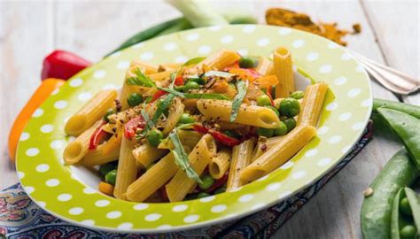 Poi ho scoperto non solo che esiste ma anche che è perfetta per qualsiasi preparazione. Ricetta Pasta con verdure e curcuma - Le Ricette di Buonissimo