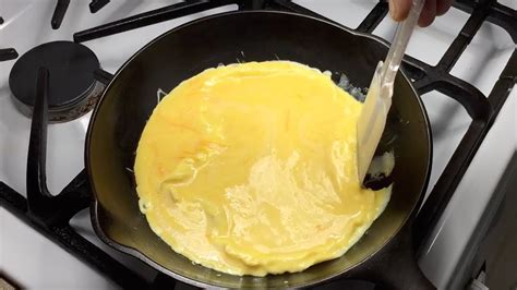 Scrambled Eggs In A Cast Iron Chef Skillet No Sticking Youtube