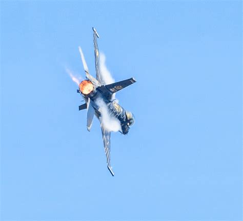 F 16 Viper Mcminnville Oregon Air Show To Get The Water Flickr