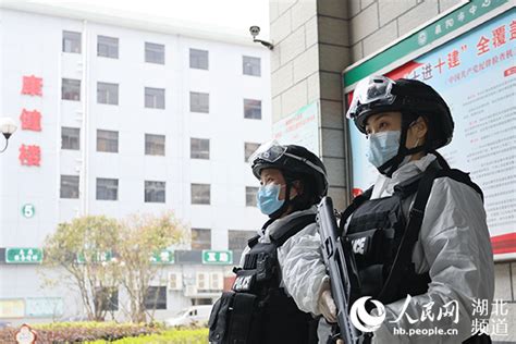 器官移植中心 耳鼻咽喉头颈外科 重症医学科 中西医结合科 生殖医学科 普通外科. 一线抗疫群英谱：湖北女民警辅警战地别样"红"_图片新闻_中国西藏网