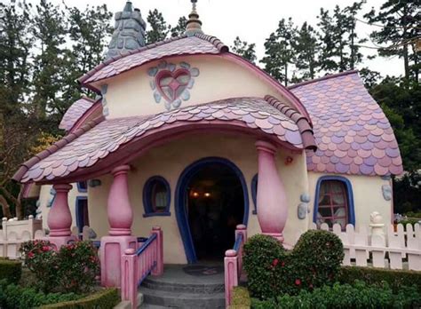Crazy Houses Pink Houses Beautiful Home Gardens Beautiful Homes