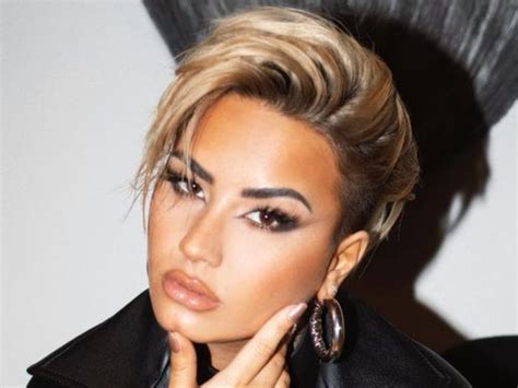 The former disney star recently posted a photo of herself and her new, shorter do on twitter. Demi Lovato Is Blonde And Gorgeous As Paul Norton And ...