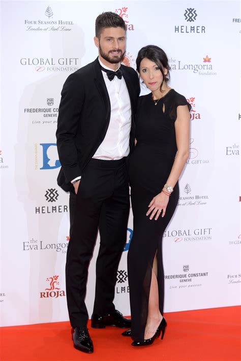 Latest on chelsea forward olivier giroud including news, stats, videos, highlights and more on espn. Olivier Giroud et Jennifer - Femmes de footballeurs : qui ...