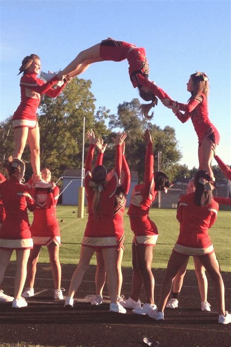 Cheerleading Pyramid C97