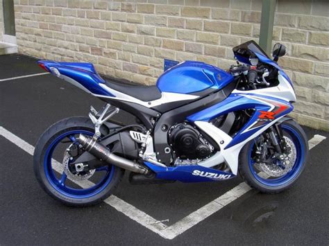 Underneath the new body work chassis wise it's very similar. Suzuki GSXR 600/750 k8, k9, k10 dijelovi oklopa