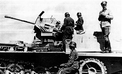 A 37mm Flak 28 Mounted On A Sdkfz 7 Halftrack 軍 戦車 ミリタリー