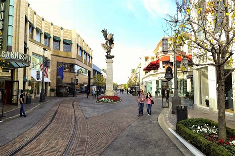 Farmers street is a cafe that serves freshly farmed fruits, desserts & local cuisine. Main+Street+The+Grove+L.A..jpg (1600×1066) | Grove los ...