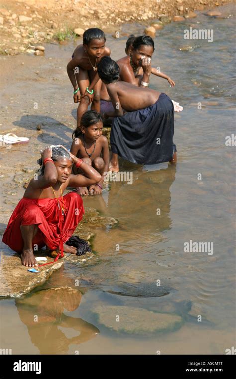 Niños Bañándose En El Río Fotografías E Imágenes De Alta Resolución Alamy
