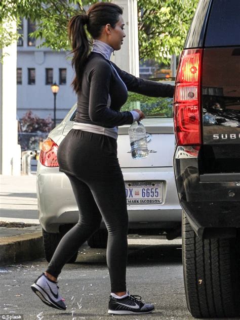kim kardashian displays her derriere as she hits the gym bright and early daily mail online