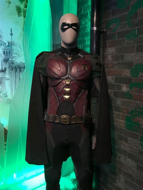 Titans Dc Daily Offers Look At Robins Suit Reveals Amazing Detail
