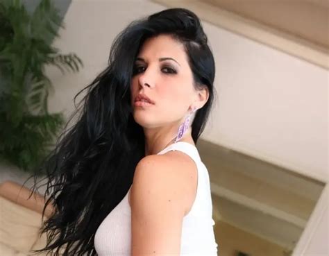 Rebecca Linares Biography Age Family Images Net Worth Bioofy