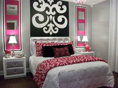 Your teenager's bedroom may be among the hardest rooms in the house to design because you want it to spotlight and nurture their personal style and interests while. 25 Best Teenage Girl Bedroom Ideas with Images - Home ...