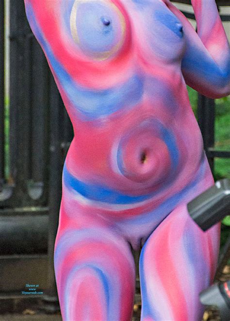 Body Painting In A Ny Park January 2017 Voyeur Web