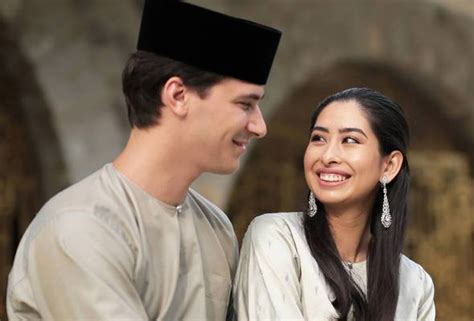 Kesultanan banten adalah sebuah kerajaan islam yang pernah berdiri di tatar pasundan, provinsi banten, indonesia.berawal sekitar tahun 1526, ketika kesultanan cirebon dan kesultanan demak memperluas pengaruhnya ke kawasan pesisir barat pulau jawa, dengan menaklukkan beberapa kawasan pelabuhan kemudian menjadikannya sebagai pangkalan militer serta kawasan perdagangan sebagai antisipasi. Sebagai suami isteri, kami akan tinggal di rumah sendiri ...