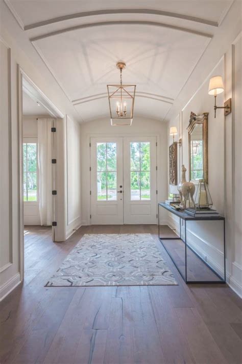 The result riffs on the tonal colors of the coast—and the energetic art scene in l.a. Small Beach House Interior Design Ideas Coastal Style ...