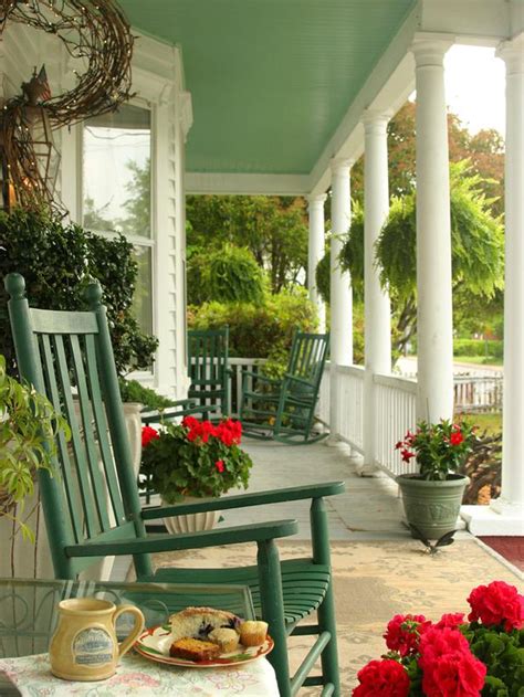 16 Adorable Colorful Porch Designs For Creating A Welcoming Atmosphere