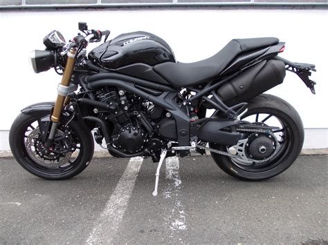 Urry heads south to find out. Details zum Custom-Bike Triumph Speed Triple 1050 des ...
