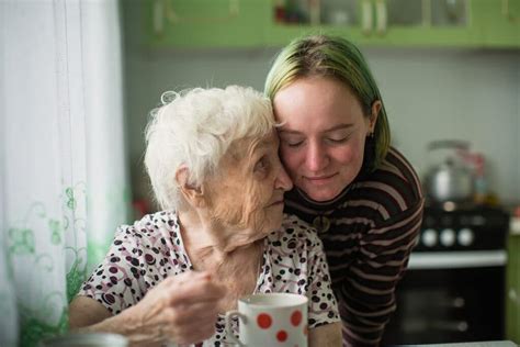 What Caregivers Should Know About Caring For A Person With Dementia