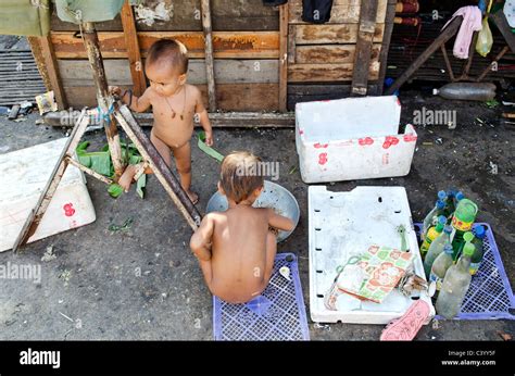 Arme Kinder In Kambodscha Phnom Penh Straße Stockfotografie Alamy