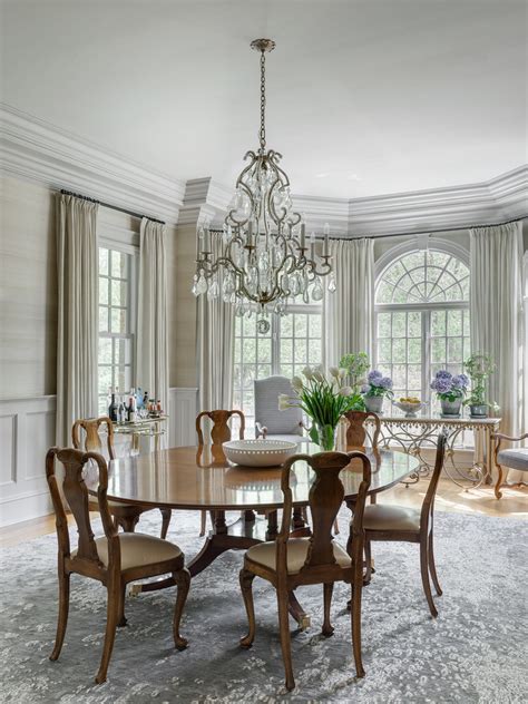 Transitional dining room lighting walks the fine, but timeless, line between traditional and modern decor, making it perfect for a variety of different home styles. 20 Fantastic Traditional Dining Room Interiors That ...