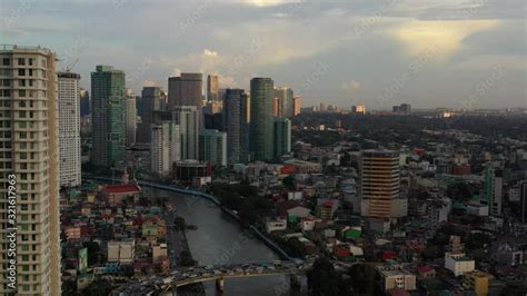 Stockvideo Aerial Philippines Manila Mandaluyong City September 2019