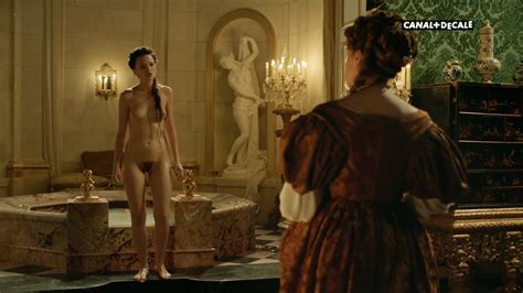 Anna Brewster Nuda ~30 Anni In Versailles