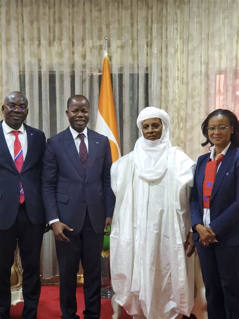 Desde 2 de novembro de 2006, é uma subsidiária do deutsche bank e desde 27 de julho de 2012 um banco puramente direto Coris Bank International ouvre officiellement au Niger ...