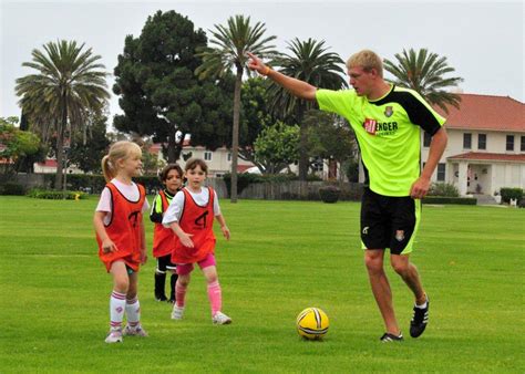 This online course will allow you to become a specialist in collective foundations of the game at mbp school, delving into the more than 80. 10 characteristics of an effective soccer coach