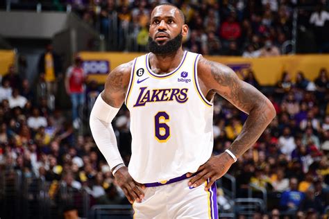 Lebron James Returns For Playoff Push With Lakers