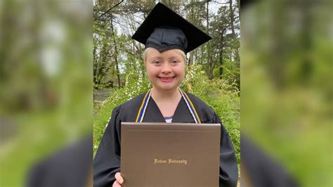 Amazing Woman Becomes First Person With Down Syndrome To Graduate From This University