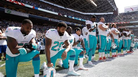 Us Pro Football Players Kneel During National Anthem