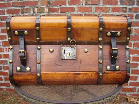 Beautiful Rare Refinished Jenny Lind Stagecoach Trunk Ca 1860