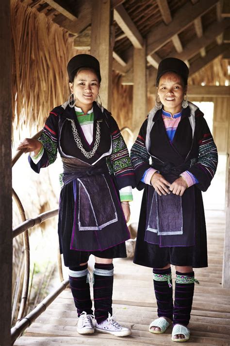Here in the us, most hmong still try to stay true to this. Two girls from Black Hmong tribe in Bo Lu village ...